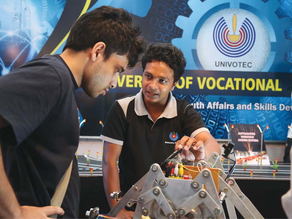මෙකට්රොනික්ස් තාක්ෂණය පිළිබඳ ඉංජිනේරු තාක්ෂණවේදී උපාධිය