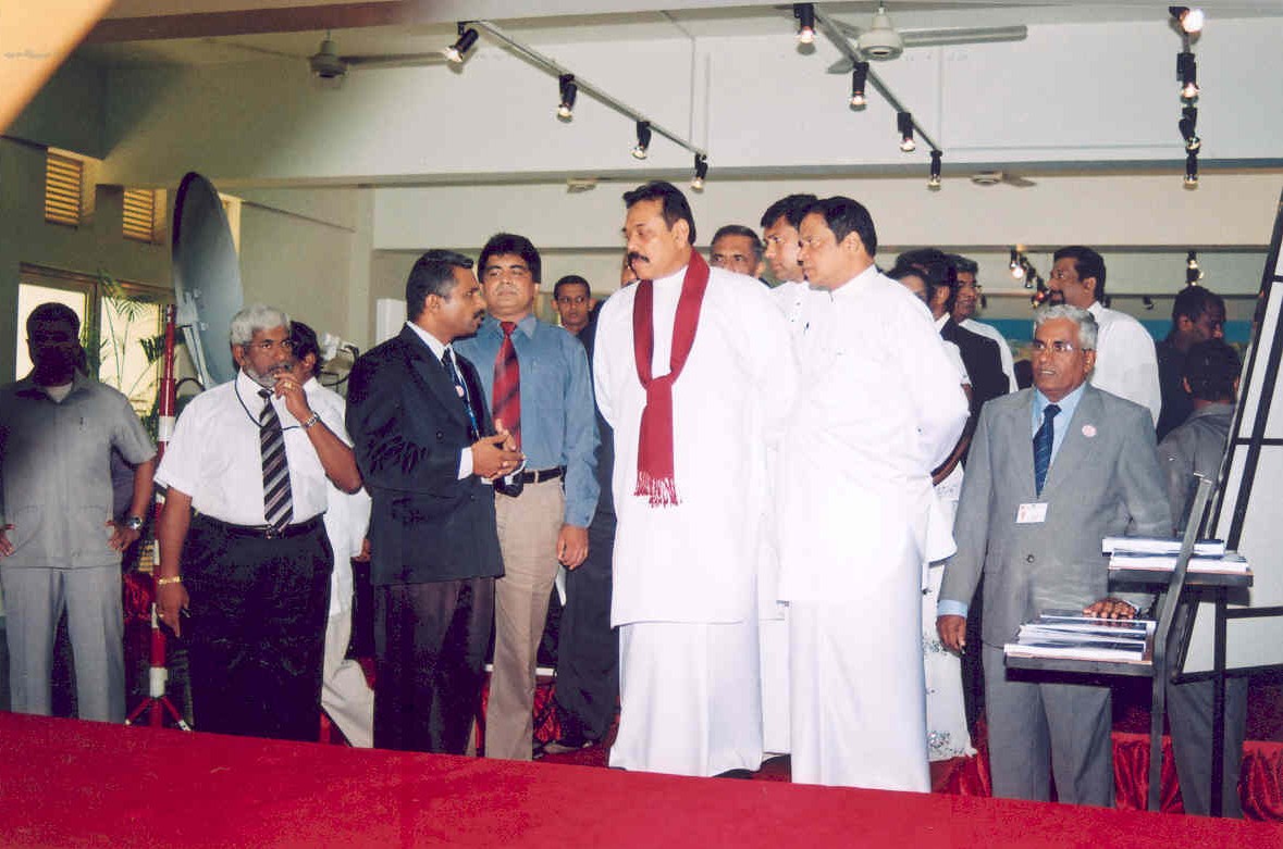කාර්ය සභාපතිවරු වේදිකාවේ සිටින අවස්ථාව